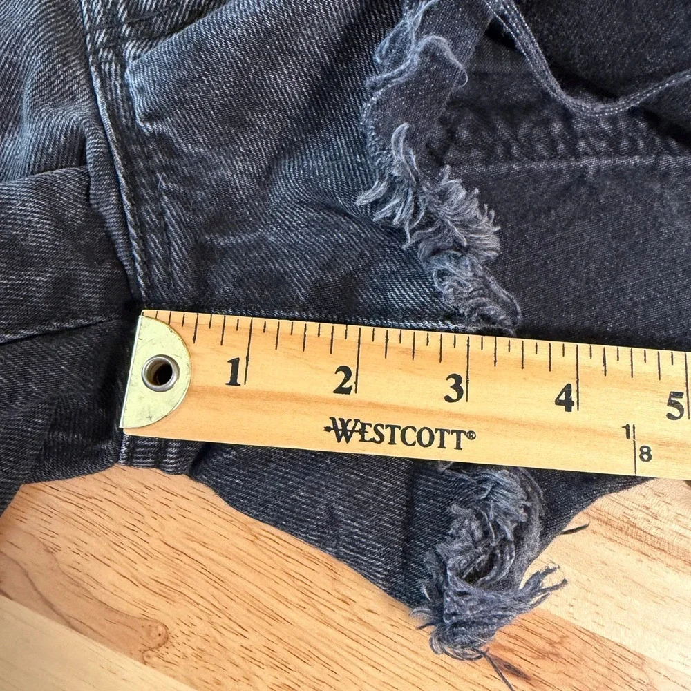 Abercrombie & Fitch Mid Rise Boyfriend Short Size 26 Black Denim Raw Hem Cut Off